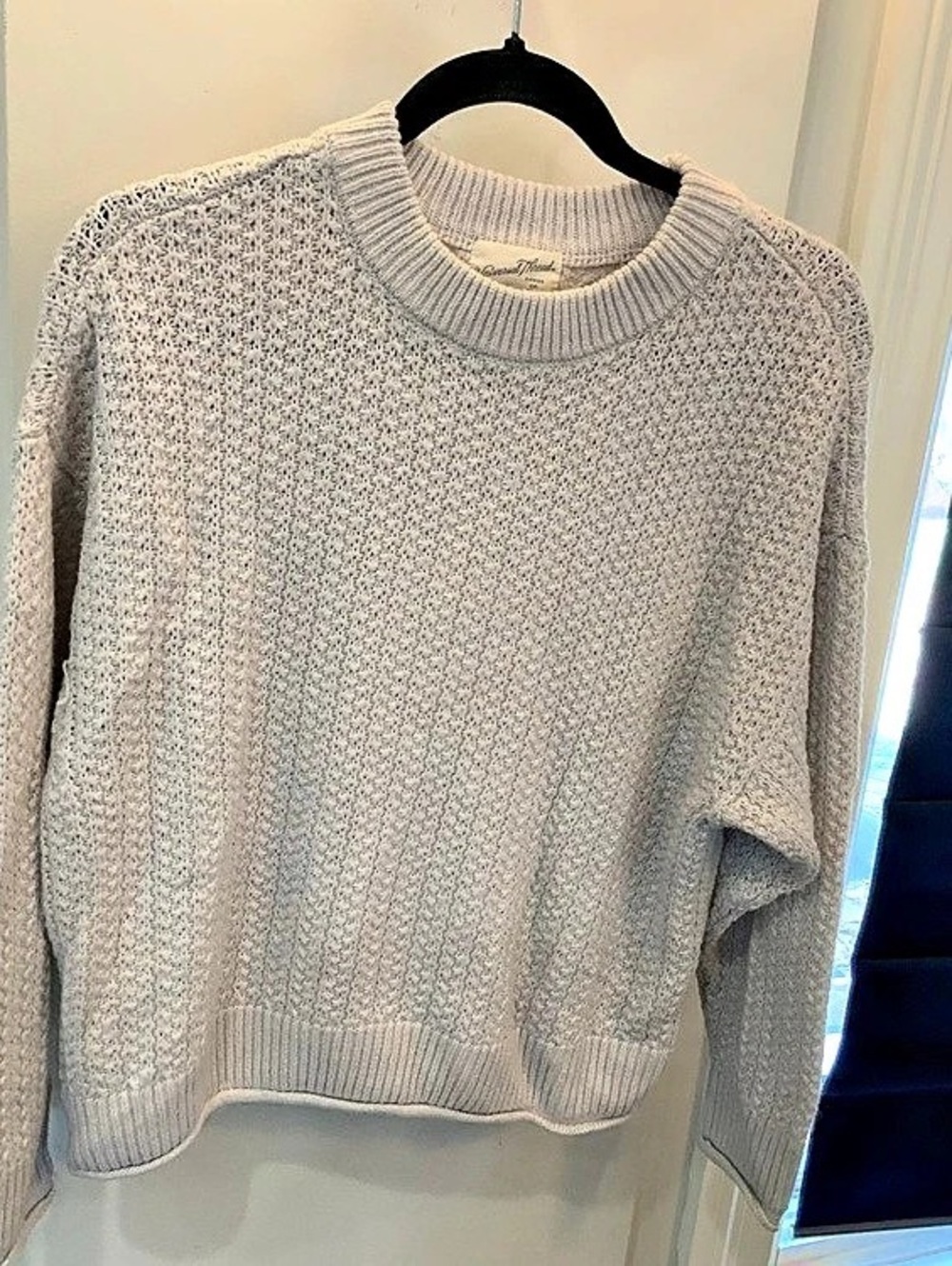 Universal Thread Crew Neck Sweater in cream color Size Medium nwot sku 3399